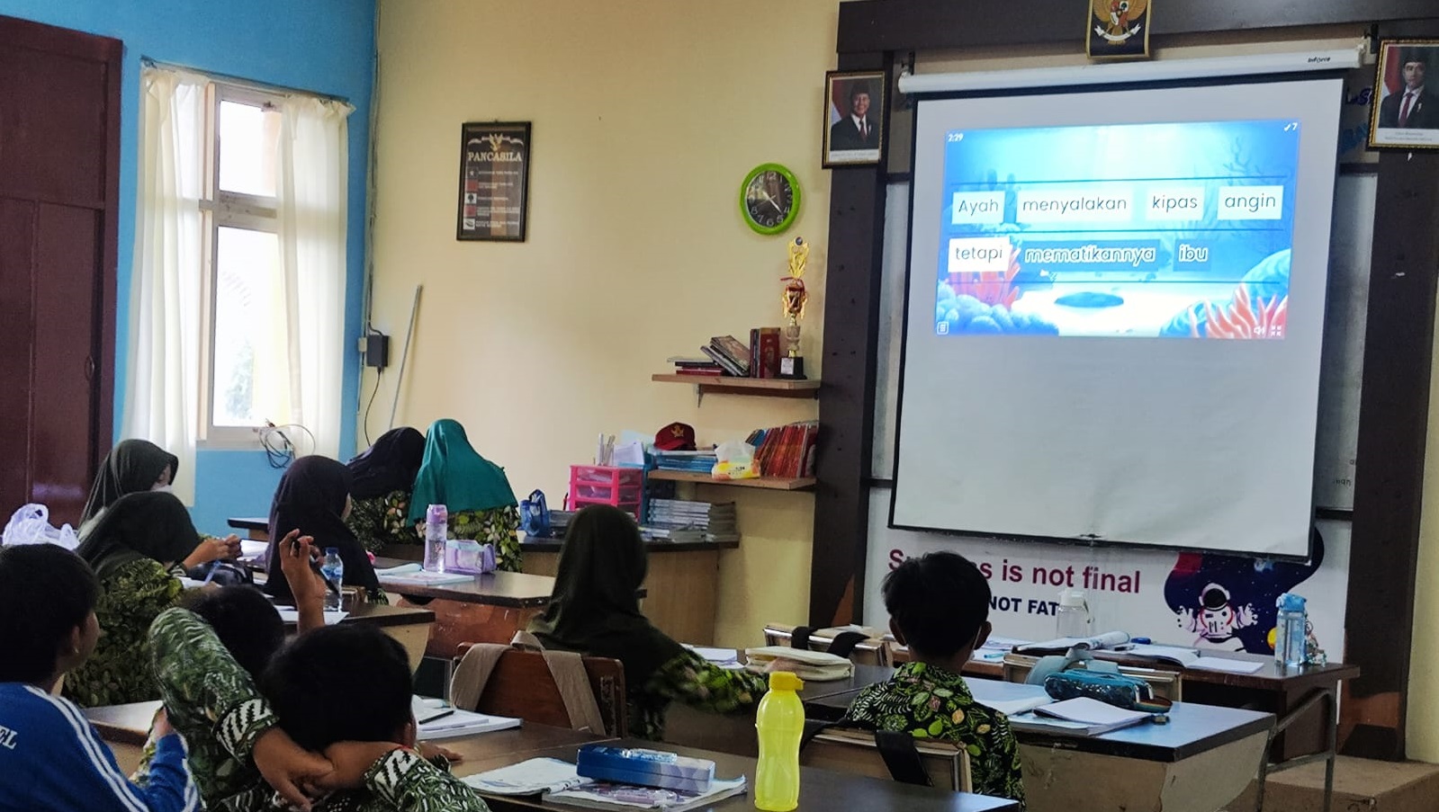 Belajar Seru Bahasa Indonesia, Siswa SD Negeri Model Kuasai Kalimat Majemuk Setara